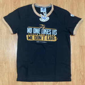 CAMISETA NEGRA NO ONE LIKE US RIBETE HTH