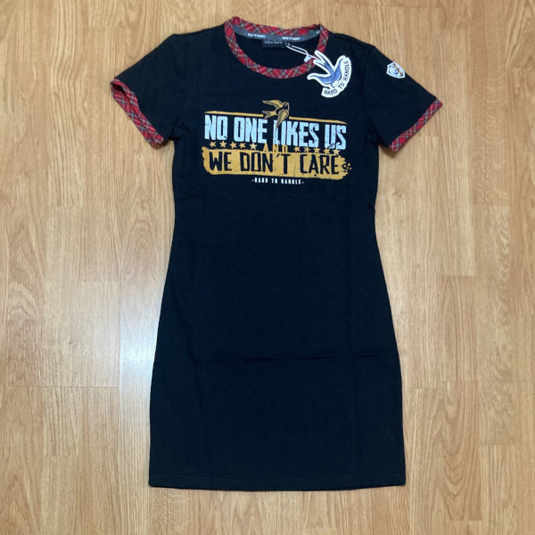 VESTIDO CAMISETA NO ONE LIKE US RIBETE ESCOCÉS HTH