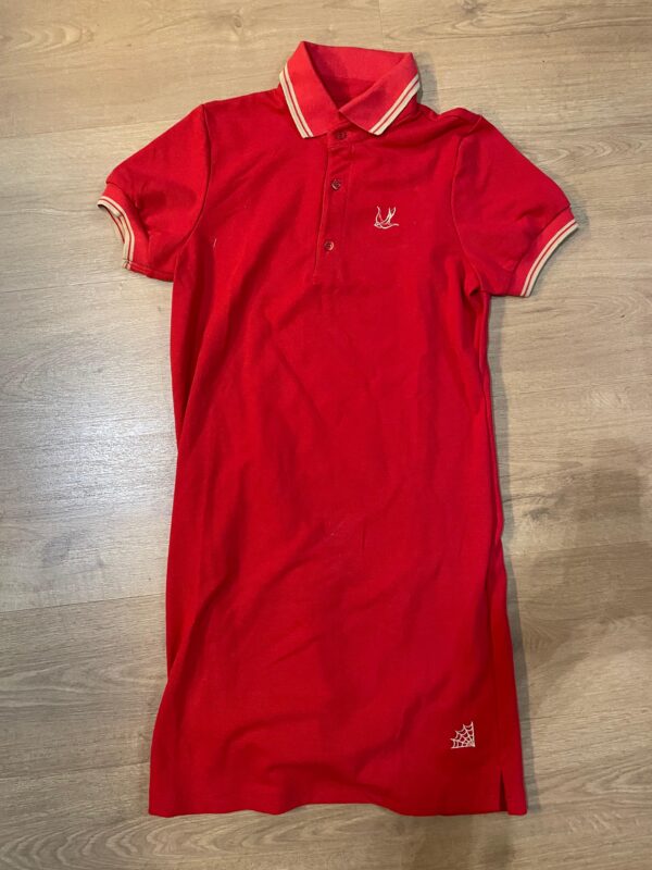 VESTIDO POLO ROJO DETALLE DORADO HTH