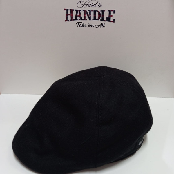 GORRA PICO PATO NEGRA HTH